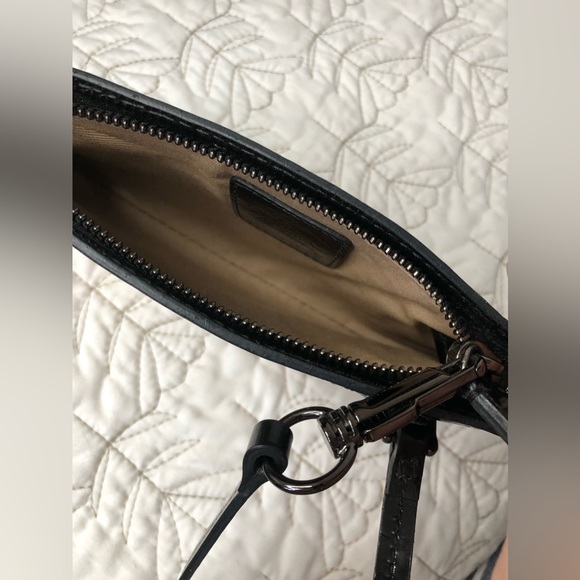 Burberry Wristlet Patent/Coated Canvas - Picture 3 of 4